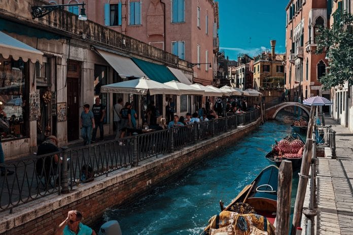 Cosa vedere gratis a Venezia: ecco la nostra guida su tutte le attrazioni gratuite che potete visitare a Venezia ogni qualvolta vogliate. Quindi preparatevi.